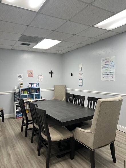 More Photos Of 971 Virginia Ave, Palm Harbor Medical For Sale