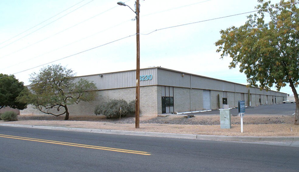 More Photos Of 3230 E Roeser Rd, Phoenix Warehouse For Lease