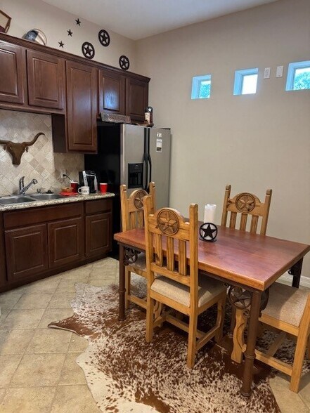 More Photos Of 423 E Main St, Bellville Medical For Lease