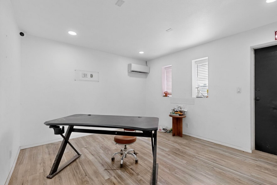 More Photos Of 7901 Ranchitos Loop NE, Albuquerque Service For Sale