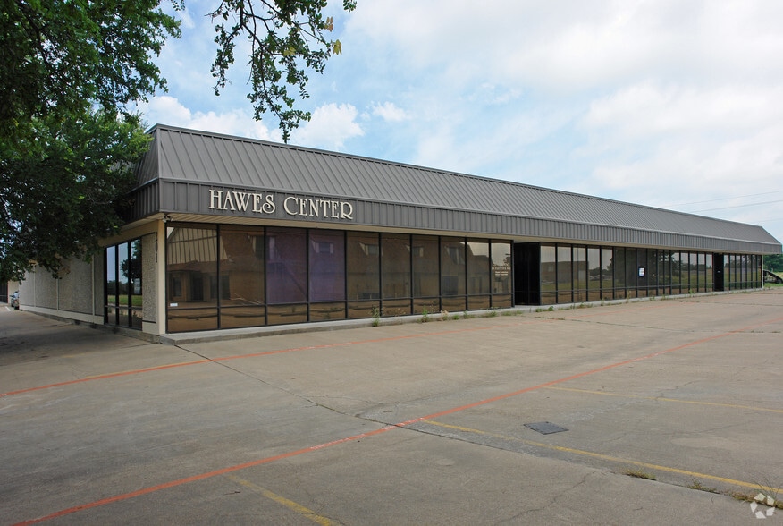 More Photos Of 201 Executive Way, DeSoto Showroom For Lease