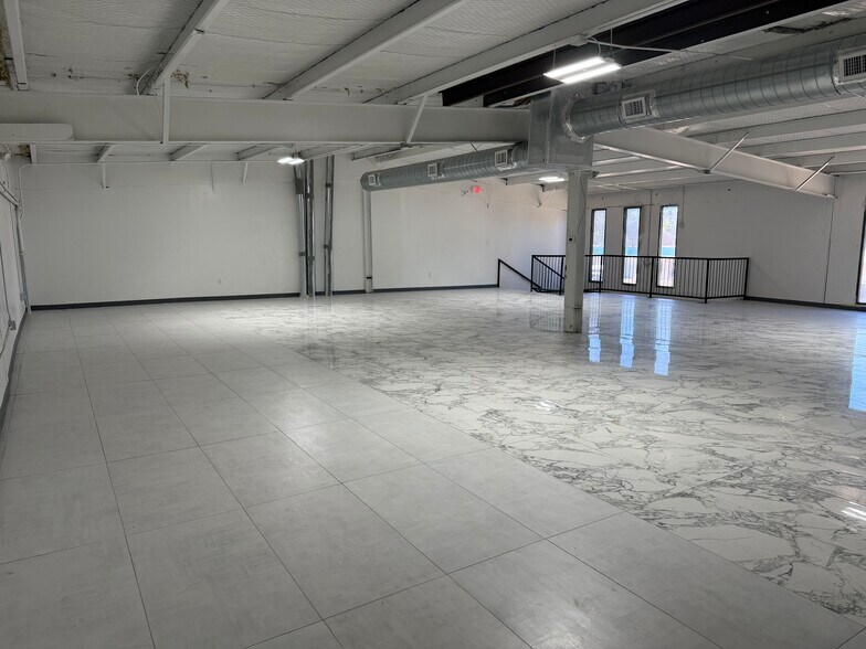 More Photos Of 5901 Allday Dr, Houston Warehouse For Lease