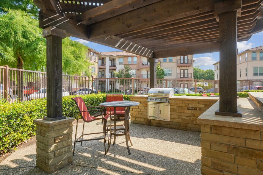 More Photos Of 1601 E Debbie Ln, Mansfield Apartments For Lease