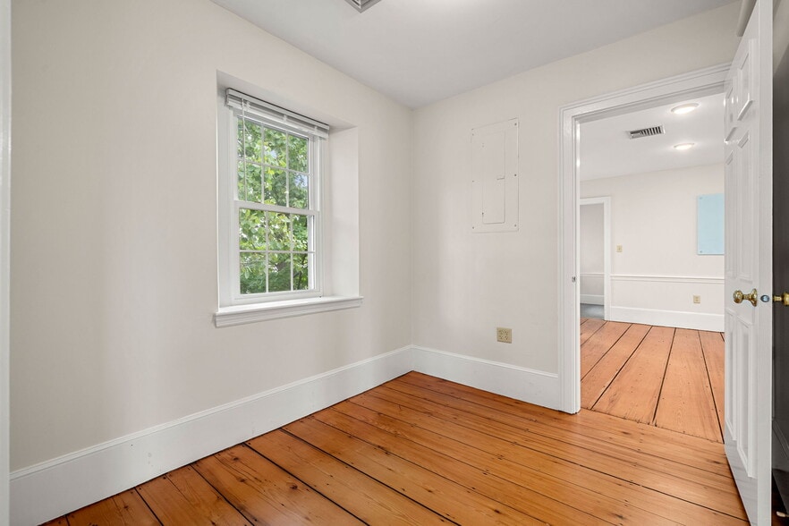 More Photos Of 160 Sylvan St, Danvers Office For Sale