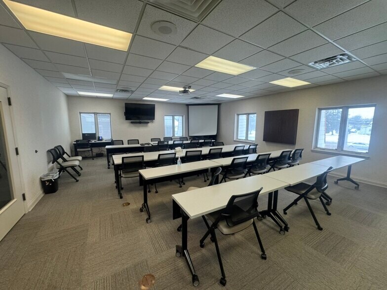 More Photos Of , Indianapolis Office For Sale