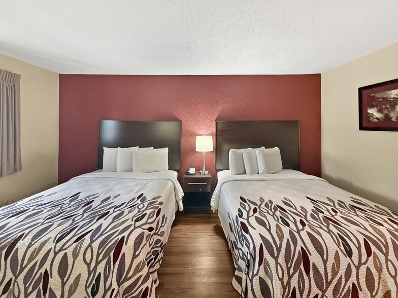 More Photos Of 5020 NE 14th St, Des Moines Hotel For Sale