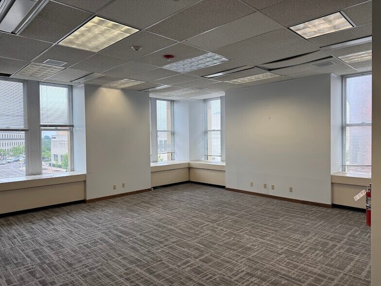 More Photos Of 100 N Salina St, Syracuse Office For Lease