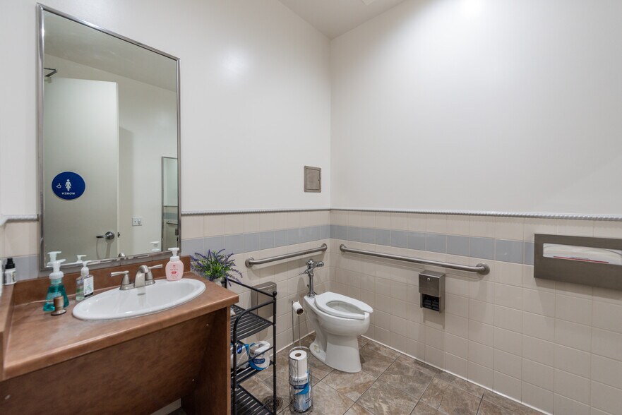 More Photos Of 8925 Research Dr, Irvine Office For Lease