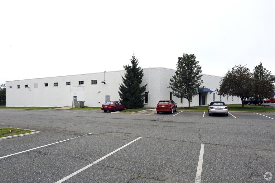 Primary Photo Of 17-39 Leslie Ct, Whippany Warehouse For Lease