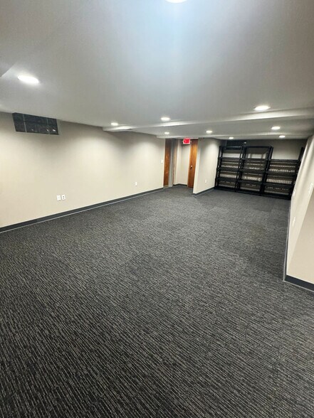 More Photos Of 444 N 12th Ave N, South Saint Paul Office For Sale