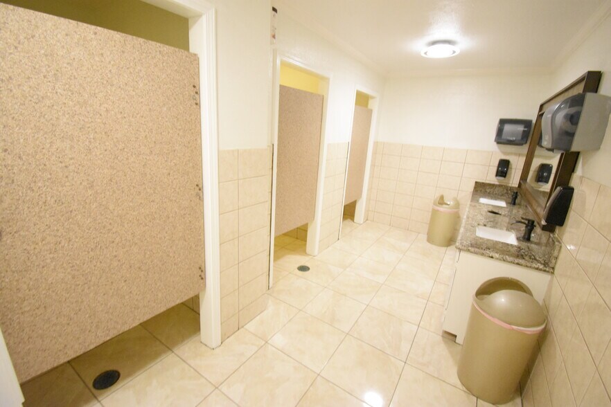 More Photos Of 401 Pennsylvania St, South Houston Lodge Meeting Hall For Sale