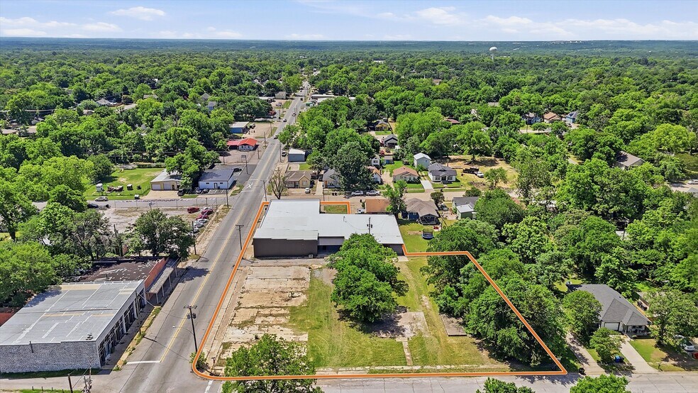 More Photos Of 613 S Armstrong Ave, Denison Warehouse For Sale