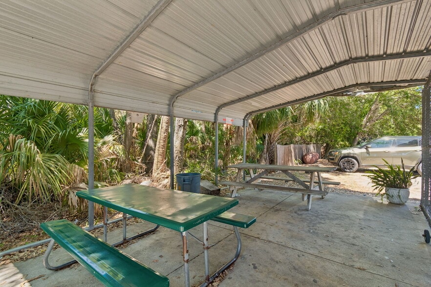 More Photos Of 9945 Race Track Rd, Tampa Industrial For Sale