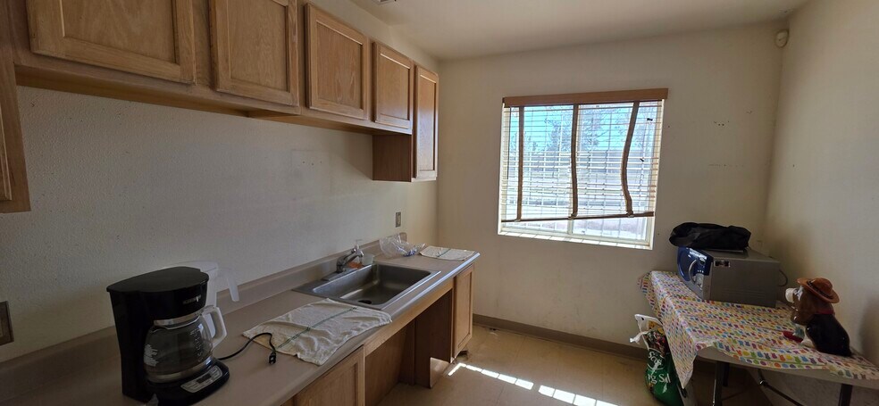 More Photos Of 215 Bryant st, Mesquite Industrial For Sale