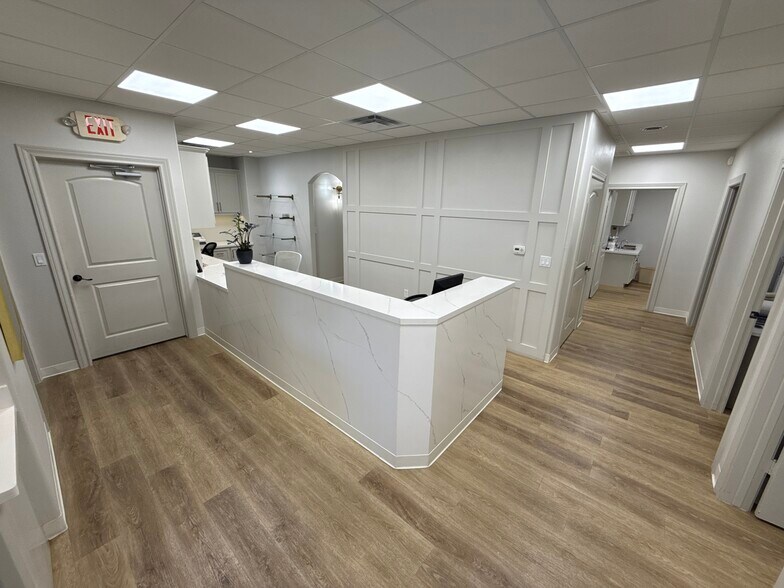 More Photos Of 9533 Huffmeister Rd, Houston Medical For Lease