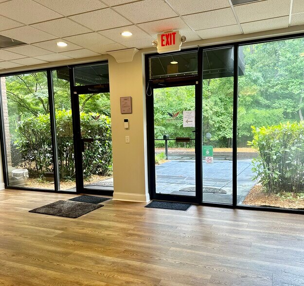 More Photos Of 401 Westpark Ct, Peachtree City Office For Lease
