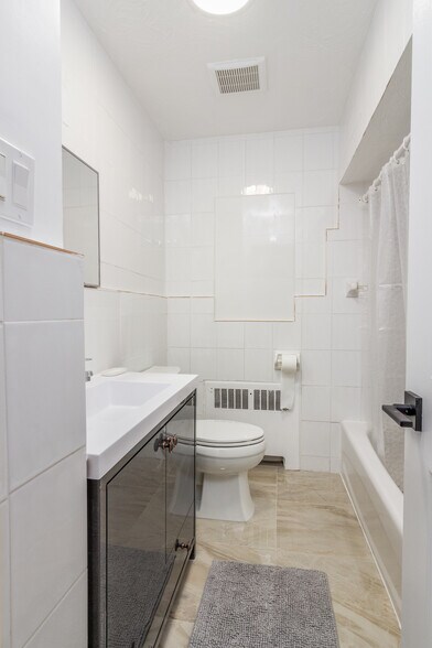 More Photos Of 2709 Lake Shore Dr, Toronto Apartments For Sale