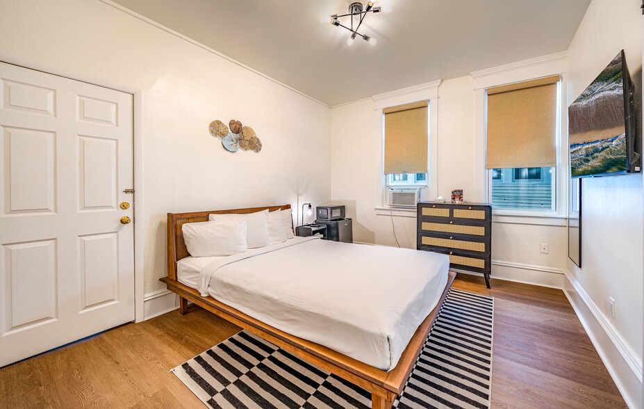 More Photos Of 724 Ocean Ave, Ocean City Hotel For Sale