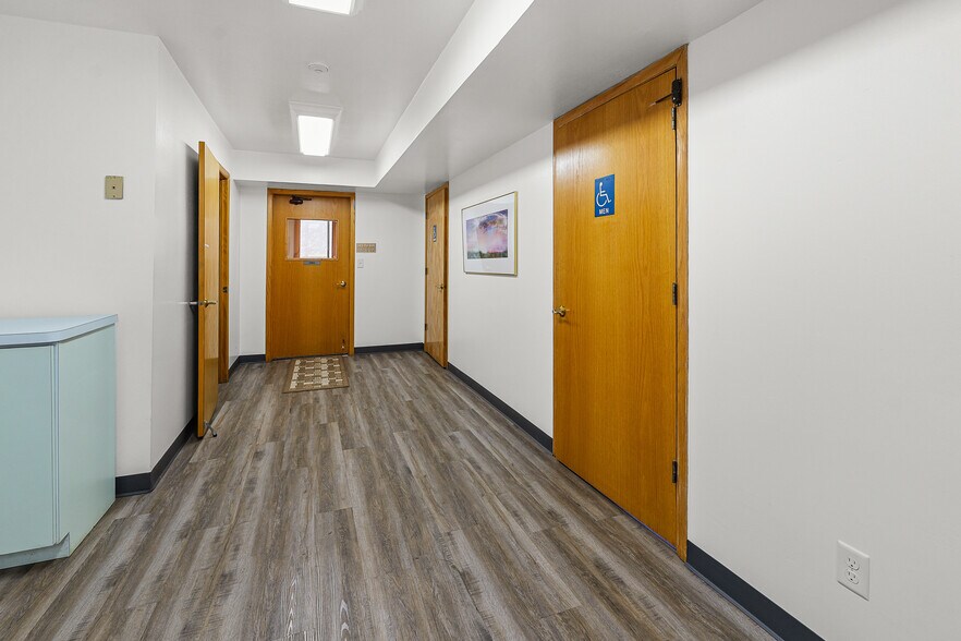 More Photos Of 560 Rolling Meadows, Fond Du Lac Light Distribution For Sale