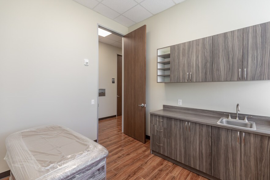 More Photos Of 16422 Stuebner Airline Rd, Spring Medical For Lease