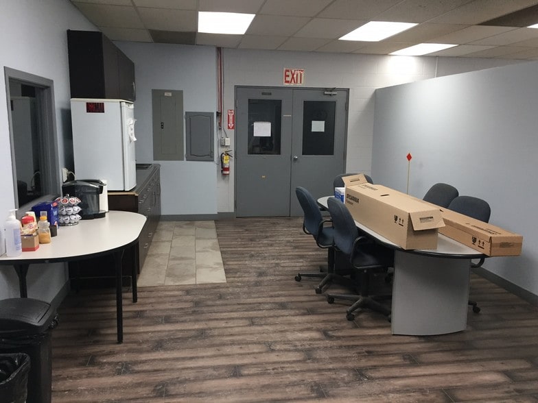 More Photos Of 8010 SE 40 St, Calgary Warehouse For Lease