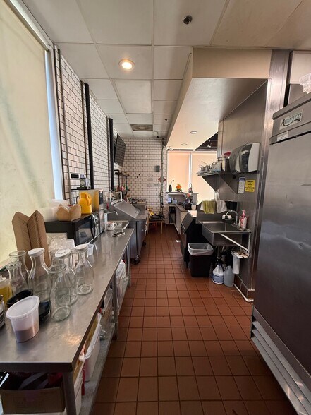 More Photos Of 535-611 W Main St, Alhambra Storefront Retail Office For Lease