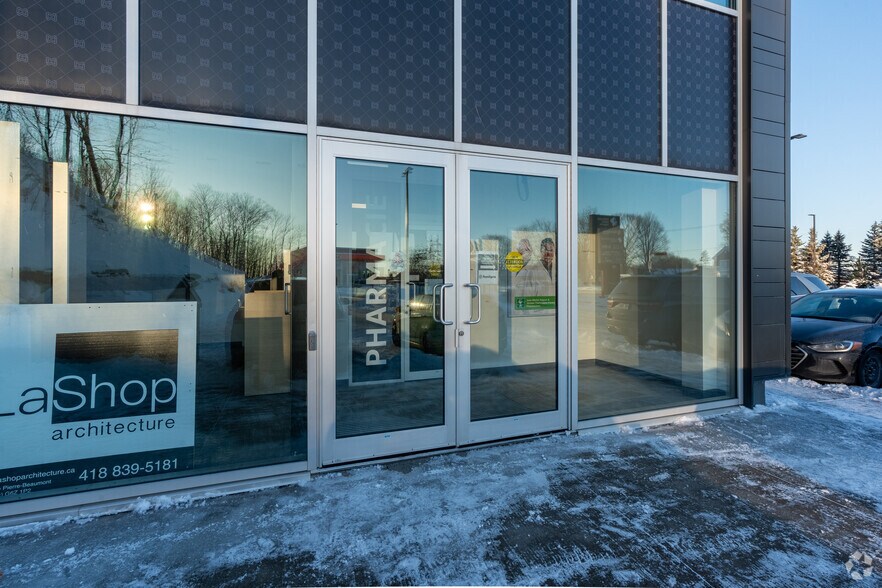 More Photos Of 700 Av Taniata, Lévis Medical For Lease