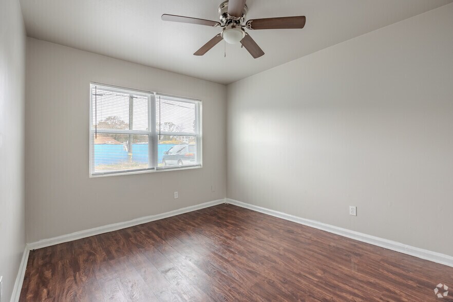 More Photos Of 969 Forest Ave, Forest Park Apartments For Sale