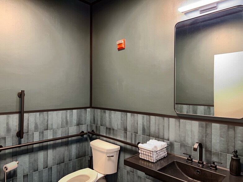 More Photos Of 7 W Alder St, Walla Walla Storefront For Lease