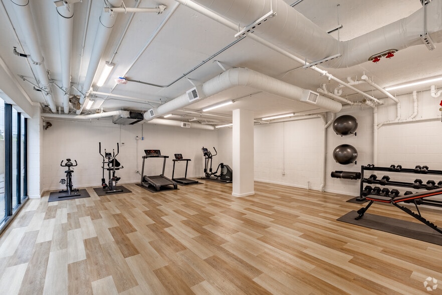 More Photos Of 1525 N Hobart Blvd, Los Angeles Apartments For Sale