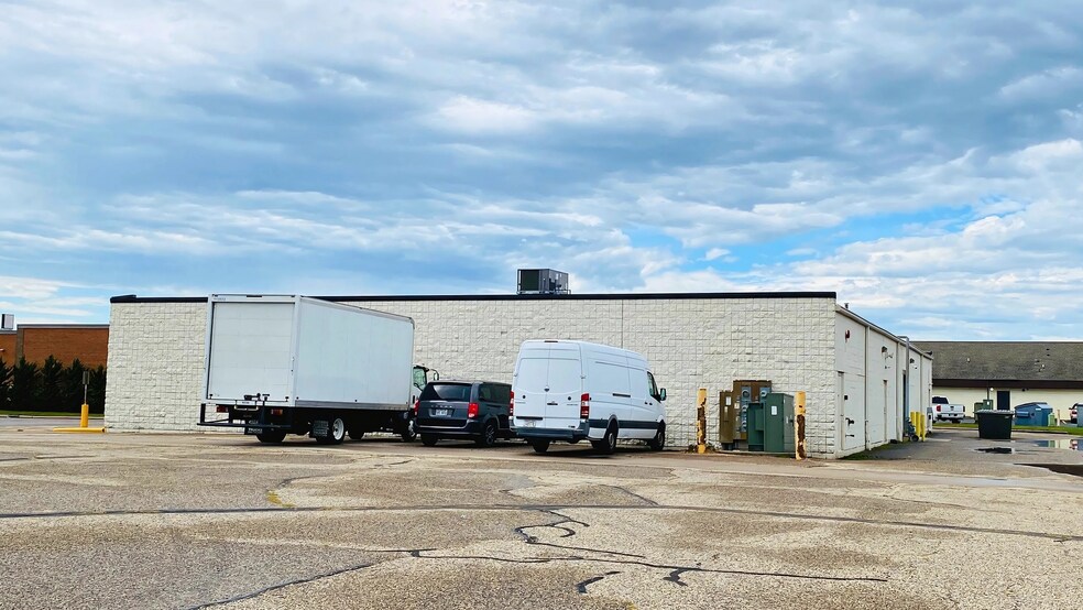 More Photos Of 2935-2955 New Pinery Rd, Portage Unknown For Lease