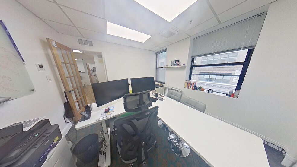More Photos Of 120 W 31st St, New York Office For Lease
