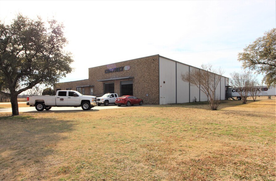 More Photos Of 1101 Woods St, Gainesville Warehouse For Lease