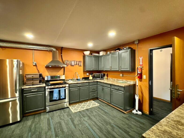 More Photos Of 406 Main Ave NE, Warroad Hotel For Sale