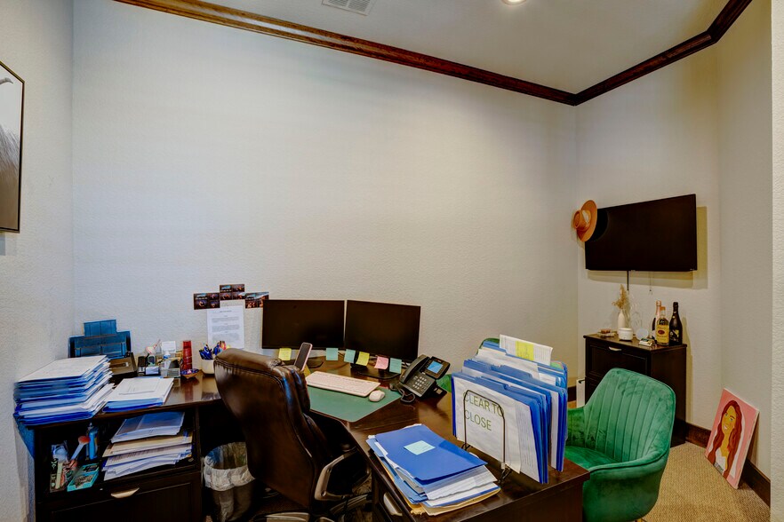 More Photos Of 9125 Belshire Dr, North Richland Hills Office For Lease