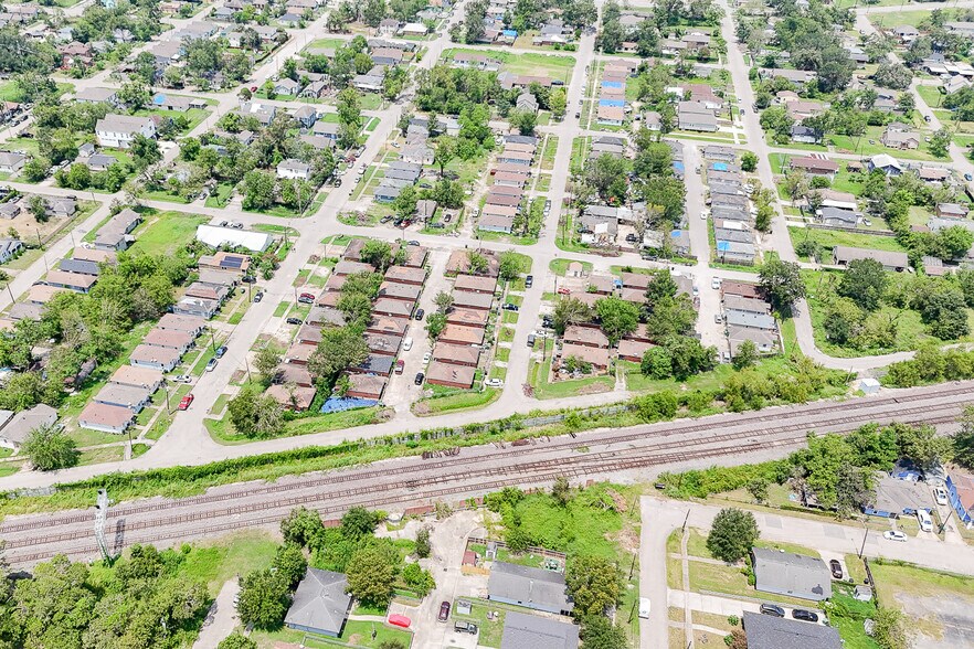 More Photos Of 2101 Hutton St, Houston Apartments For Sale