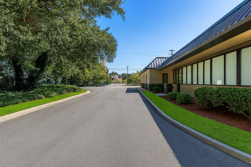 More Photos Of 302 Racetrack Rd NW, Fort Walton Beach Freestanding For Lease