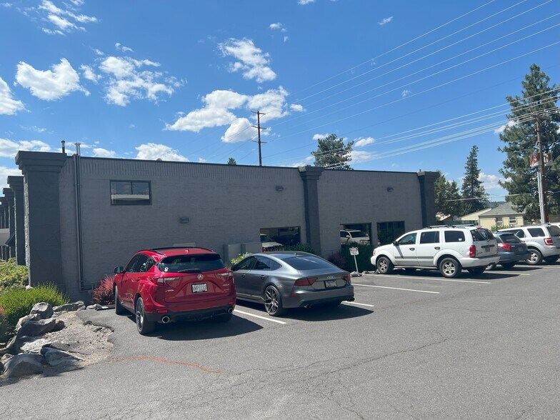 More Photos Of 1012 SE Cleveland Ave, Bend Storefront Retail Office For Lease