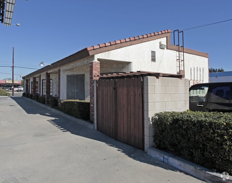 More Photos Of 10616-10622 Katella Ave, Anaheim Loft Creative Space For Sale