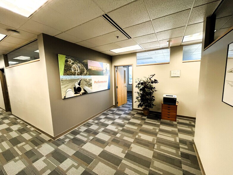 More Photos Of 20 Allen Ave, Webster Groves Office For Lease