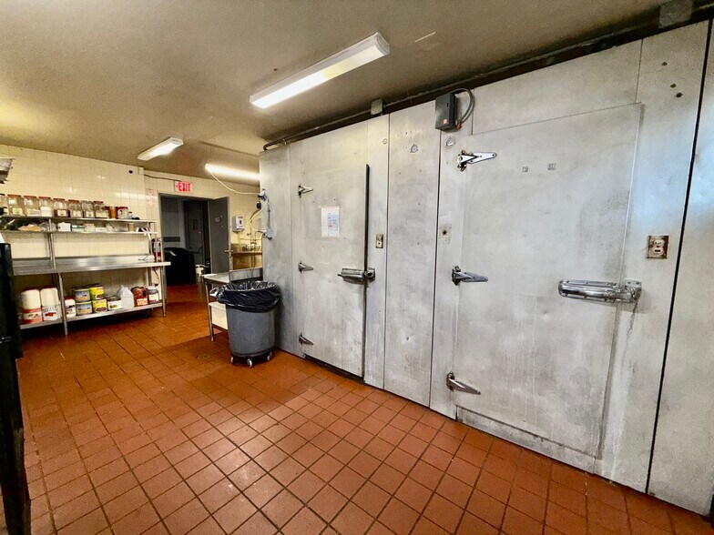 More Photos Of 1186 Worcester Rd, Framingham Hotel For Sale