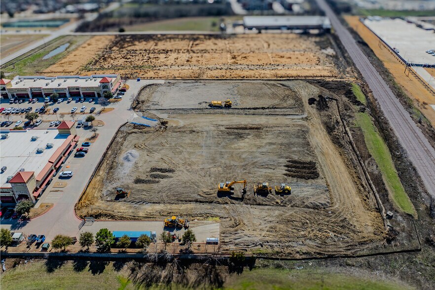 More Photos Of 860 Coleman St, Prosper Light Distribution For Lease