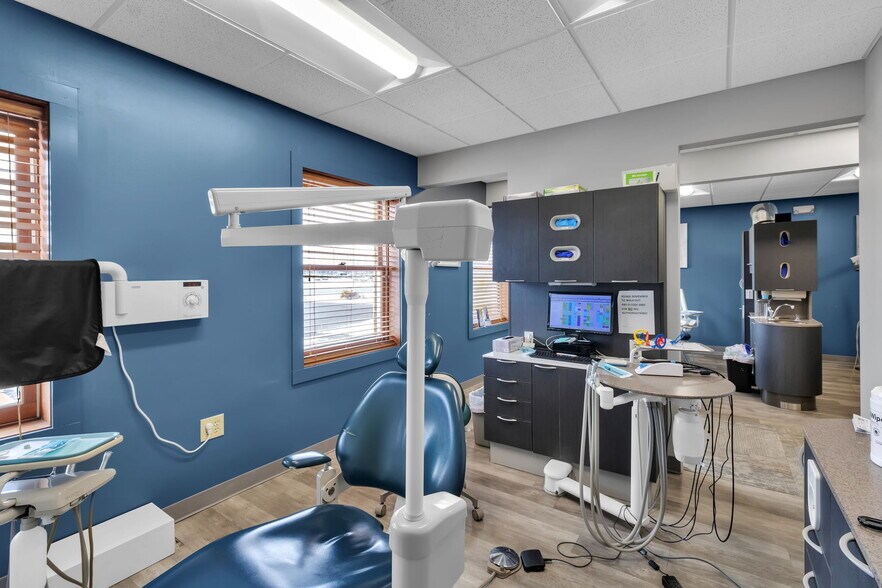 More Photos Of 4233-4227 Maple Rd, Buffalo Medical For Sale