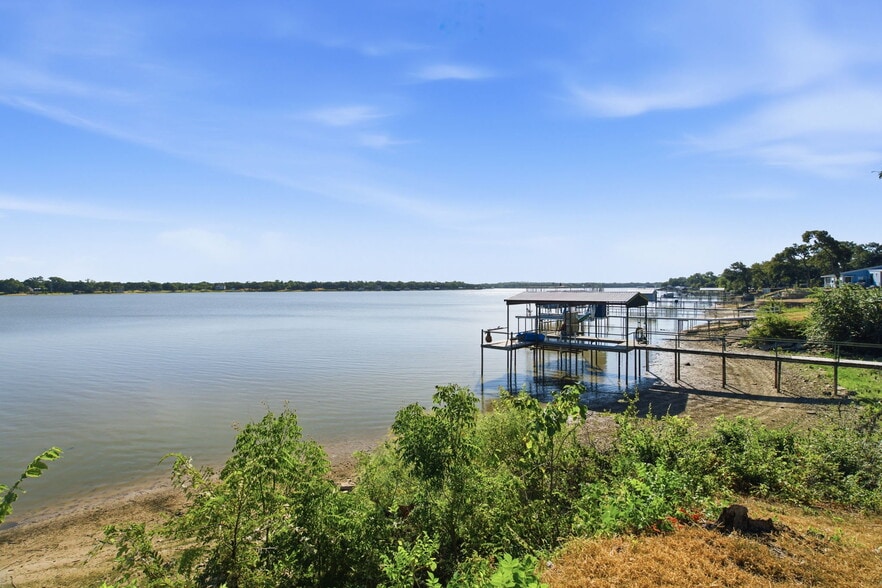 More Photos Of 7170 Briar Rd, Azle Trailer Camper Park For Sale