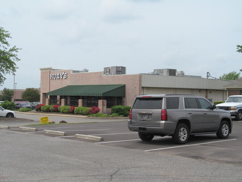More Photos Of 212 Goodman Rd E, Southaven Office For Lease