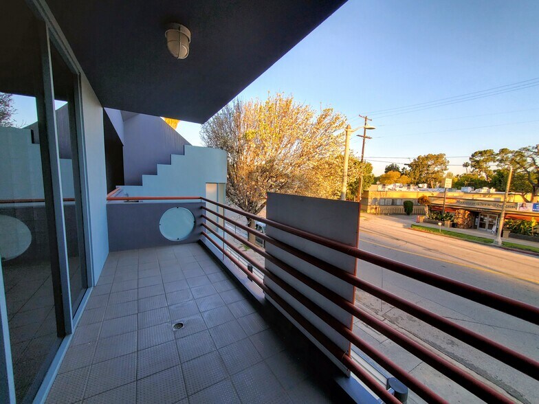 More Photos Of 11426 Ventura Blvd, Studio City Loft Creative Space For Sale