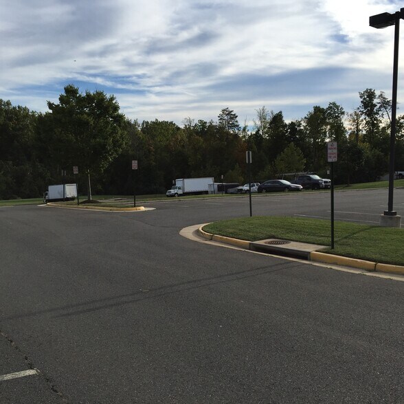 More Photos Of 14641 Lee Hwy, Centreville Office For Sale