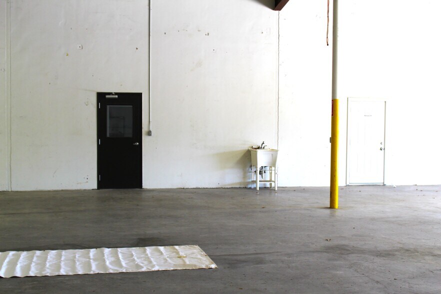 More Photos Of 1808 Barnett Dr, Weatherford Warehouse For Lease