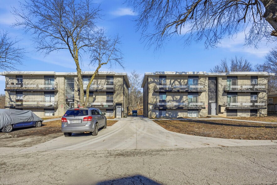 Primary Photo Of 9930 E 36th St S, Independence Apartments For Sale