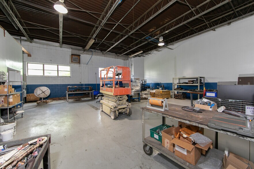 More Photos Of 355 Crider Ave, Moorestown Warehouse For Lease